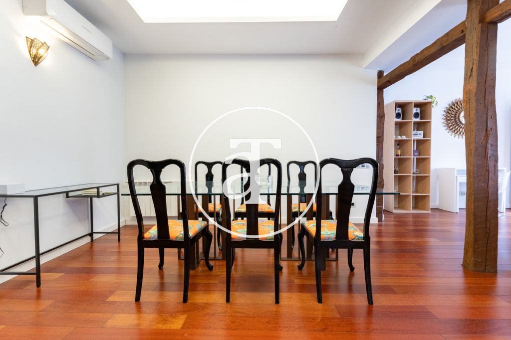 Monthly rental apartment with 1 bedroom suite with balcony and optional parking in La Latina 11