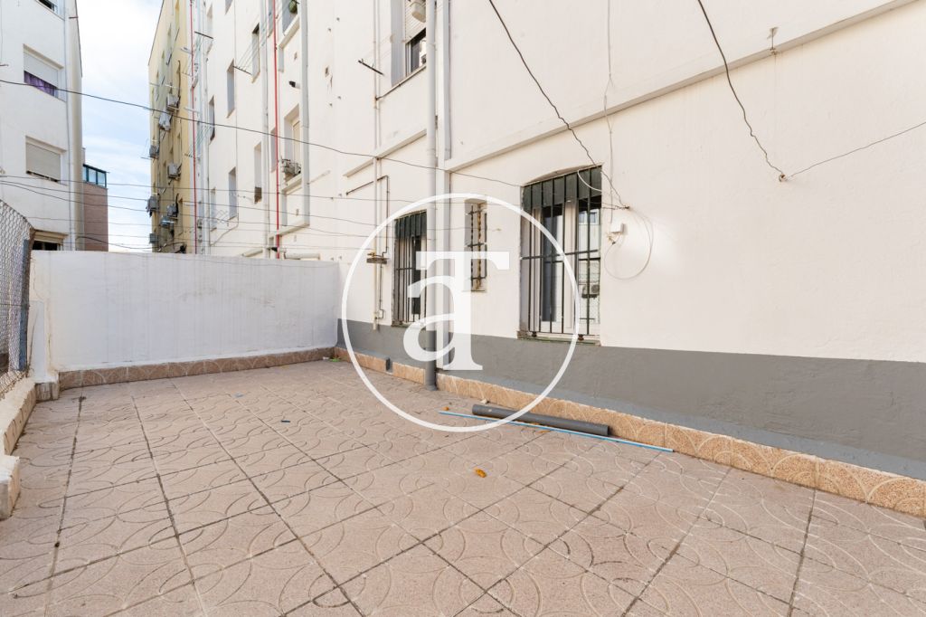 Monthly rental apartment with 2 bedrooms and 1 bathroom next to the Royal Palace 23