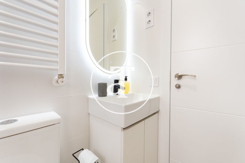 Monthly rental apartment with 2 bedrooms and 1 bathroom next to the Royal Palace 17