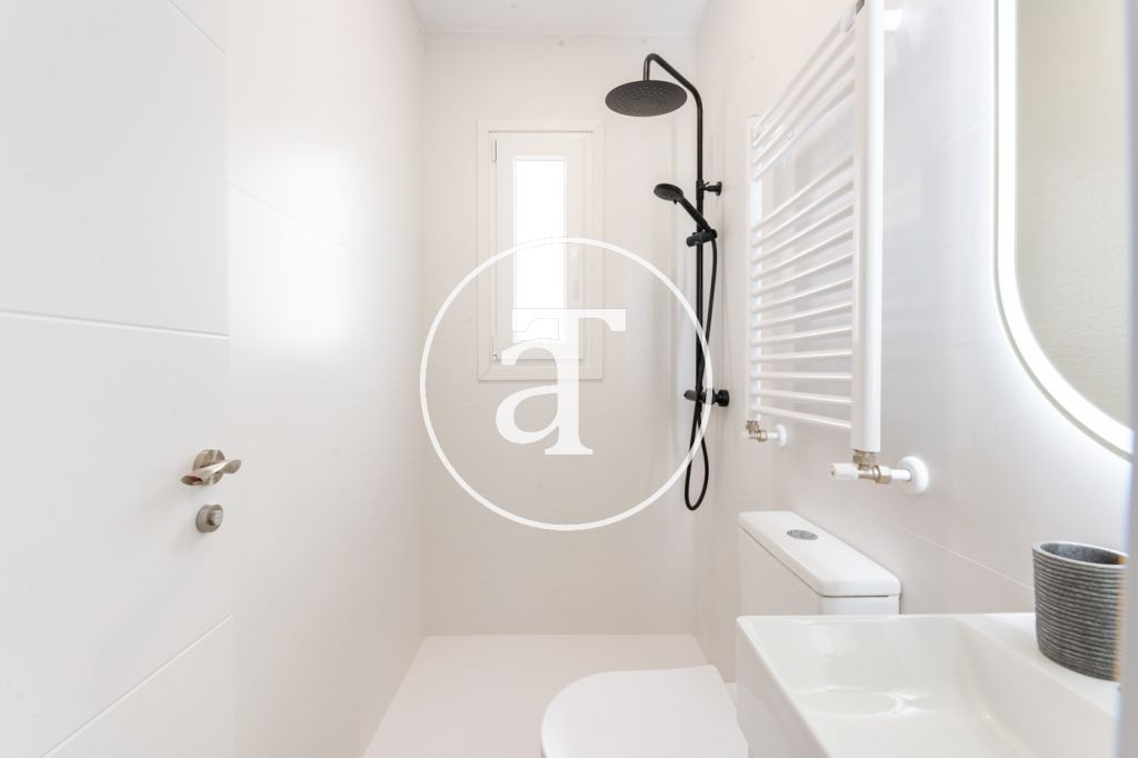 Monthly rental apartment with 2 bedrooms and 1 bathroom next to the Royal Palace 18