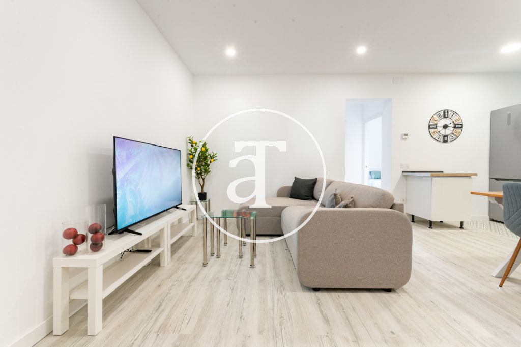 Monthly rental apartment with 2 bedrooms and 1 bathroom next to the Royal Palace 2
