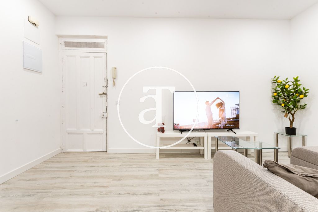 Monthly rental apartment with 2 bedrooms and 1 bathroom next to the Royal Palace 5