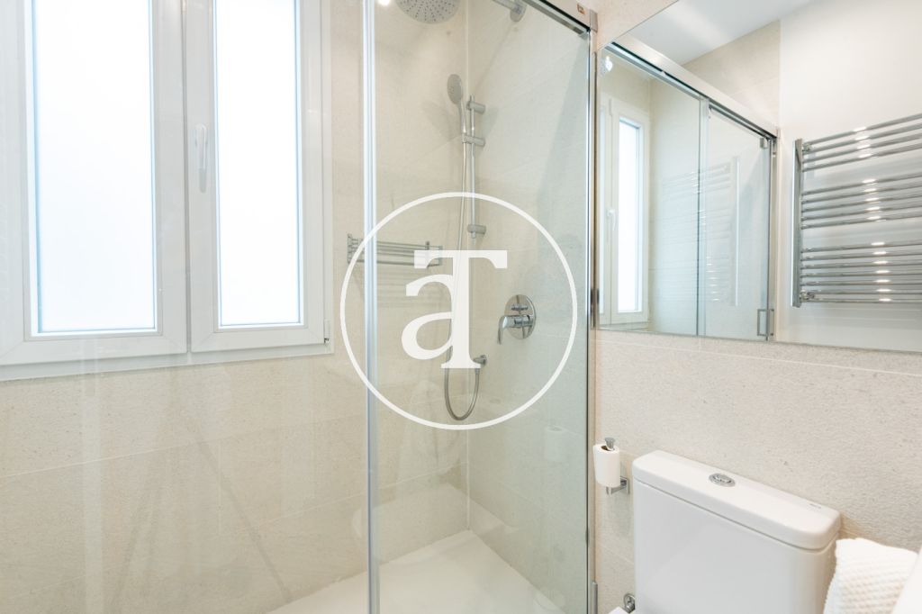 Monthly rental apartment with 2 bedrooms and 2 bathrooms with study in Goya 31