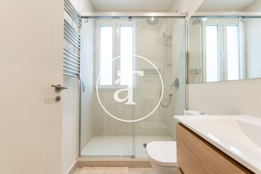 Monthly rental apartment with 2 bedrooms and 2 bathrooms with study in Goya 30