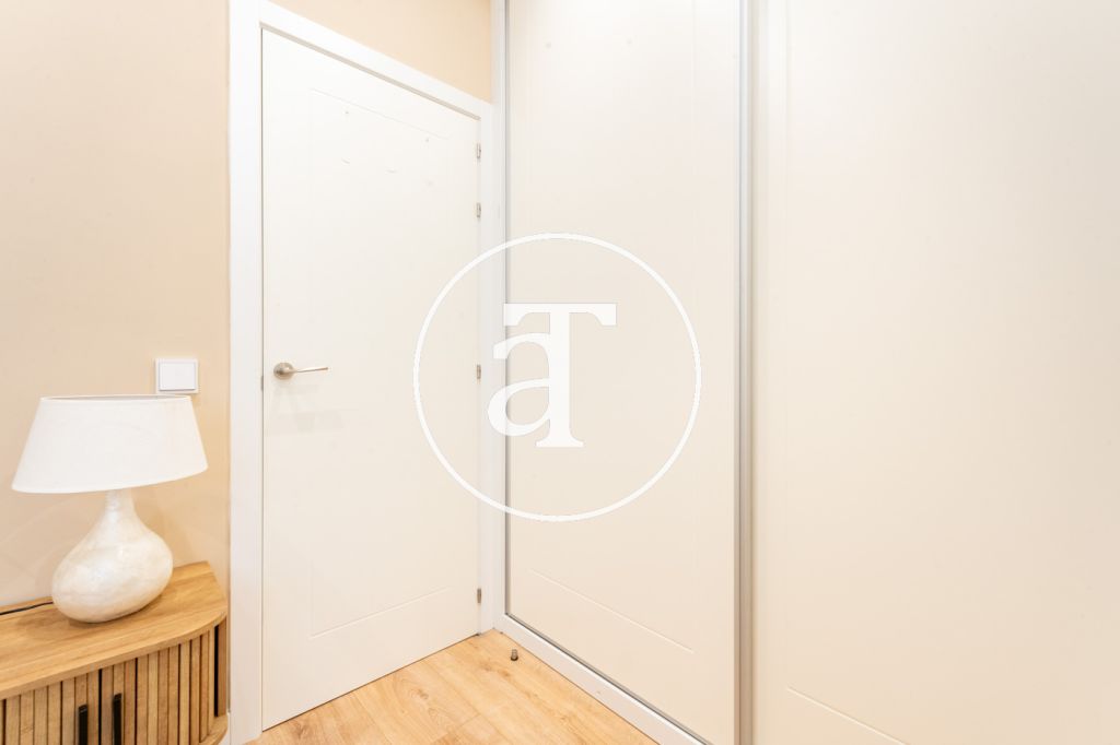 Monthly rental apartment with 2 bedrooms and 2 bathrooms with study in Goya 26
