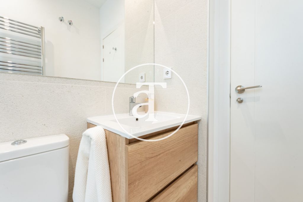 Monthly rental apartment with 2 bedrooms and 2 bathrooms with study in Goya 32