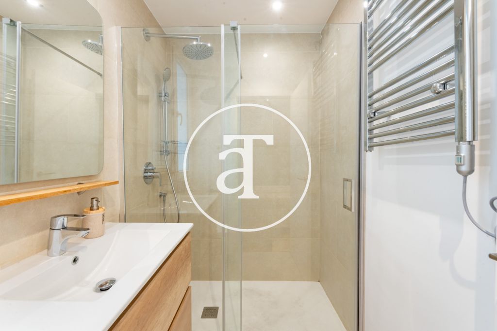 Monthly rental apartment with 2 bedrooms and 2 bathrooms with study in Goya 37