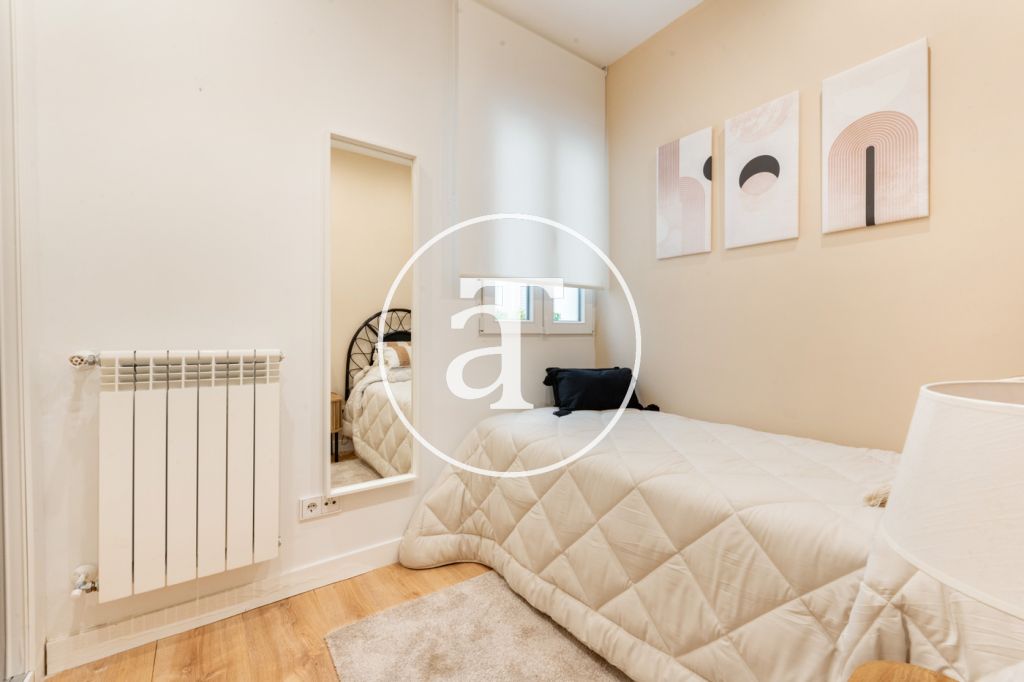 Monthly rental apartment with 2 bedrooms and 2 bathrooms with study in Goya 27