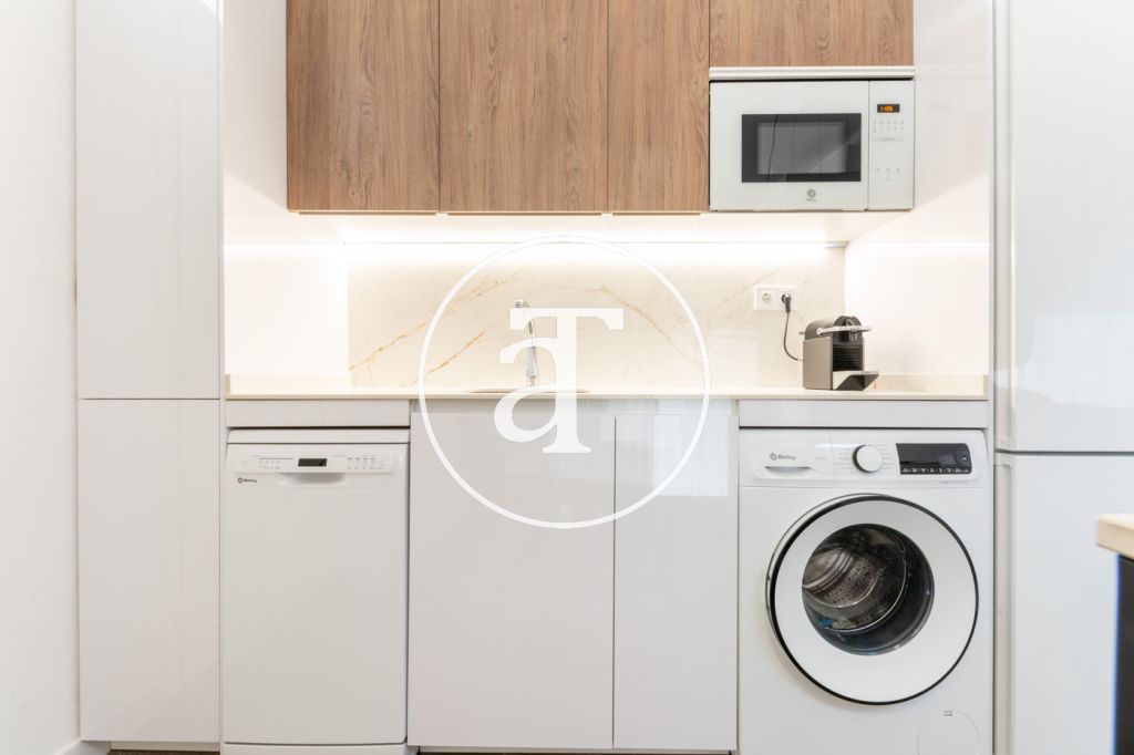 Monthly rental studio with bedroom and 1 bathroom in Arganzuela 13