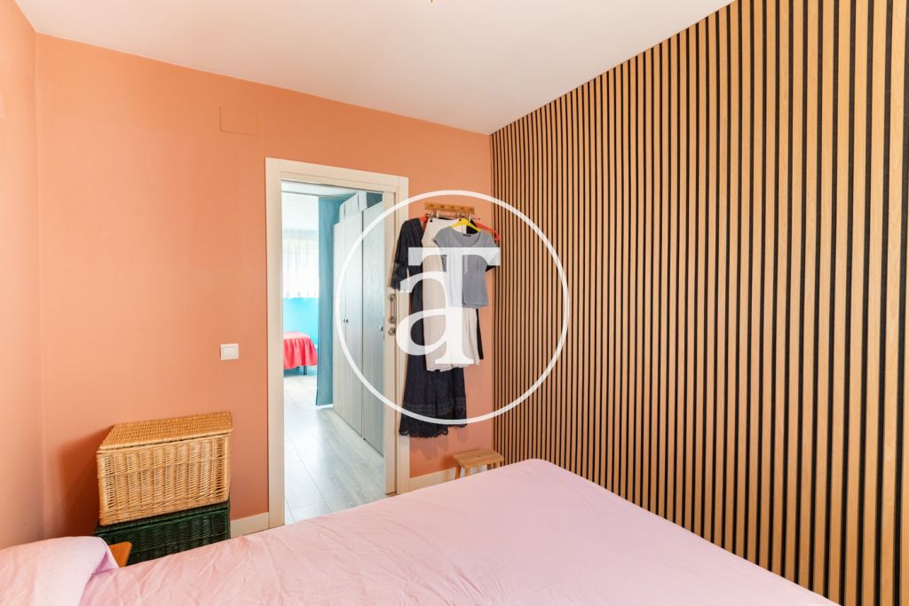 Ático de alquiler temporal de 2 habitaciones, 1 baño, aseo y terraza con zona barbacoa en Opañel 41