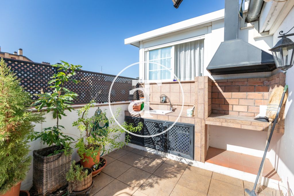 Ático de alquiler temporal de 2 habitaciones, 1 baño, aseo y terraza con zona barbacoa en Opañel 8