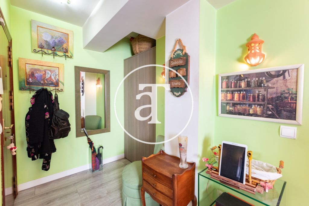 Ático de alquiler temporal de 2 habitaciones, 1 baño, aseo y terraza con zona barbacoa en Opañel 26