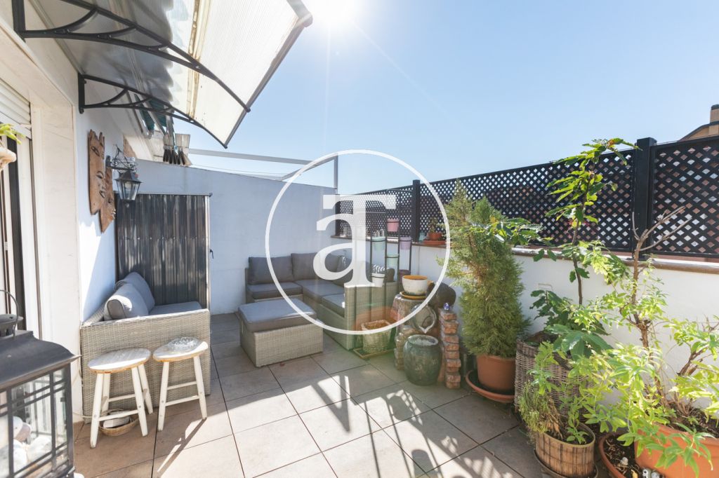 Ático de alquiler temporal de 2 habitaciones, 1 baño, aseo y terraza con zona barbacoa en Opañel 5