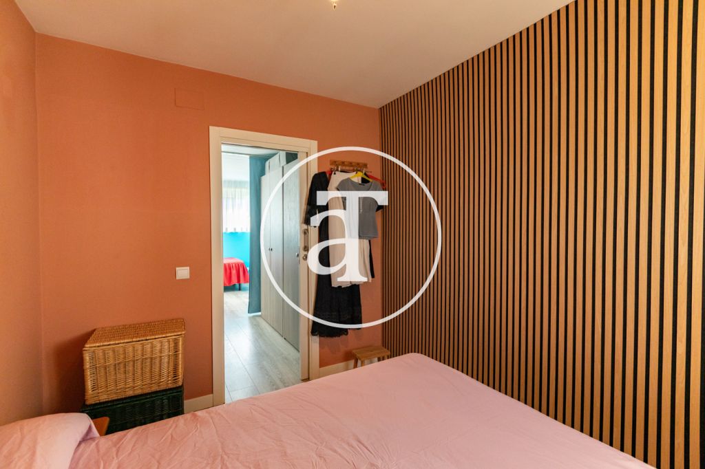 Ático de alquiler temporal de 2 habitaciones, 1 baño, aseo y terraza con zona barbacoa en Opañel 43