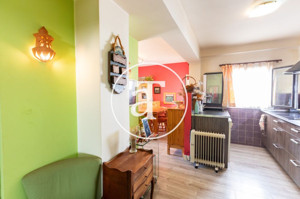 Ático de alquiler temporal de 2 habitaciones, 1 baño, aseo y terraza con zona barbacoa en Opañel 21