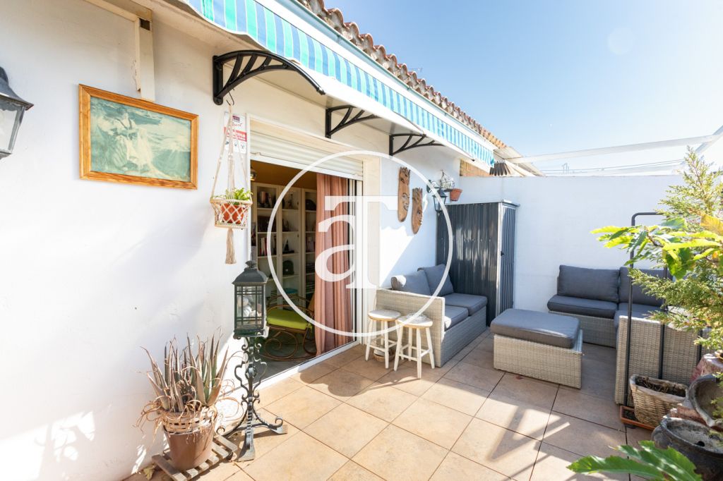 Ático de alquiler temporal de 2 habitaciones, 1 baño, aseo y terraza con zona barbacoa en Opañel