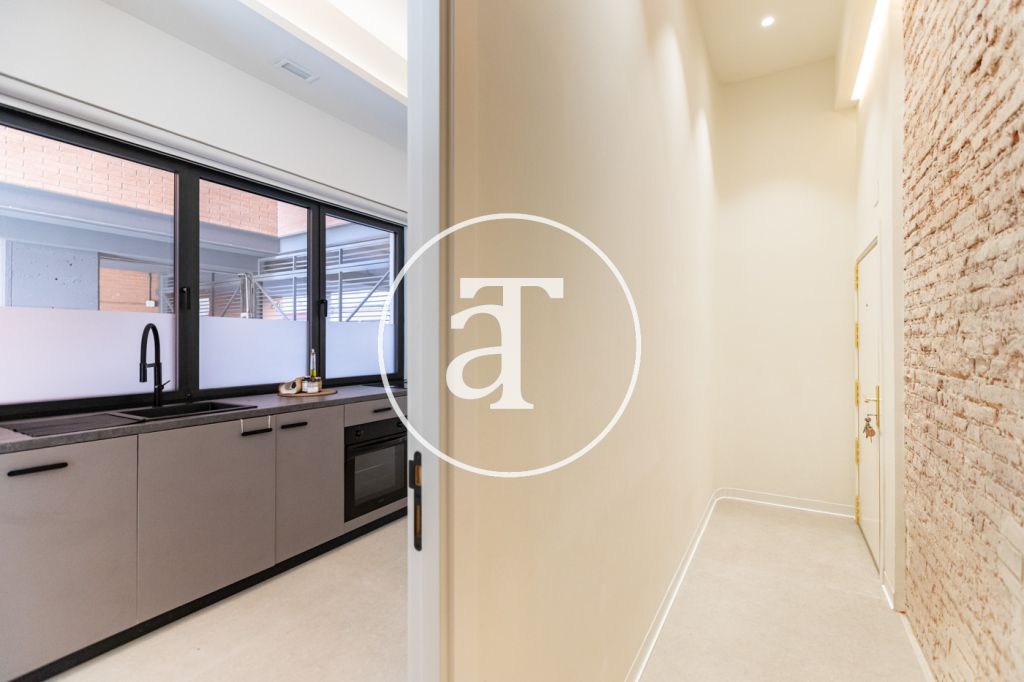 Estudio de alquiler temporal de 1 habitación y baño en Delicias 18