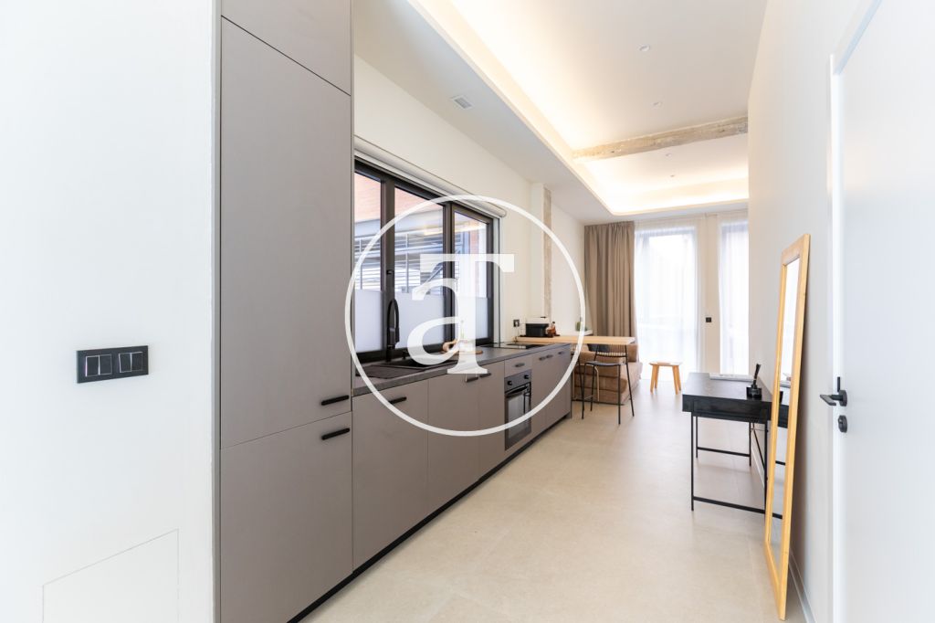 Estudio de alquiler temporal de 1 habitación y baño en Delicias 9