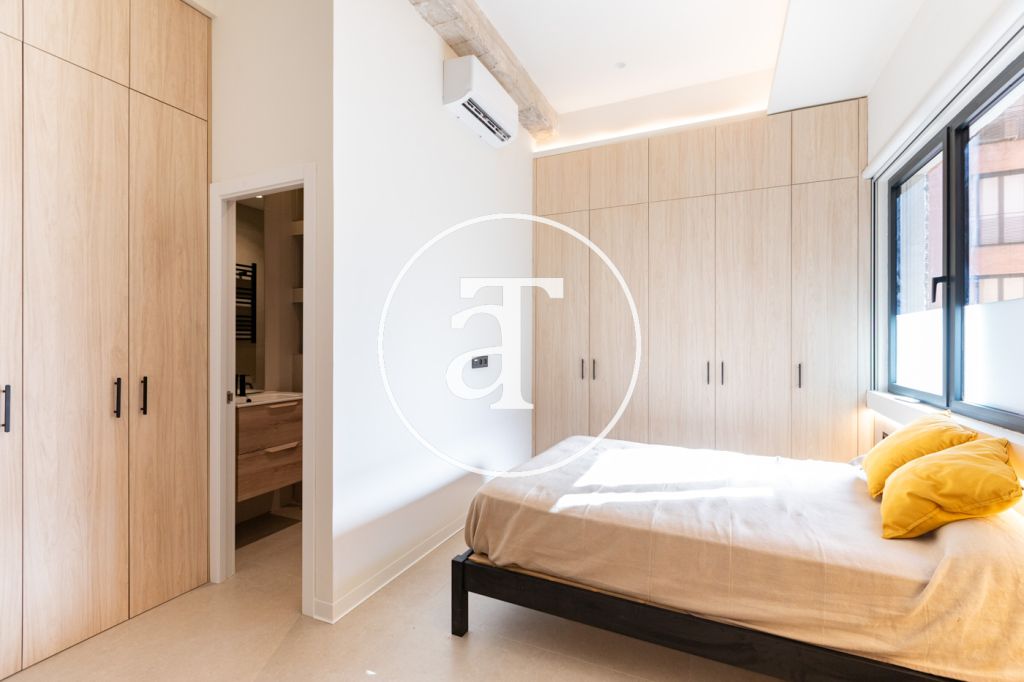 Estudio de alquiler temporal de 1 habitación y baño en Delicias 19