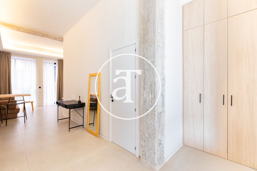 Estudio de alquiler temporal de 1 habitación y baño en Delicias 25