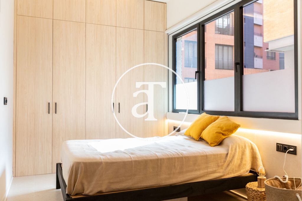 Estudio de alquiler temporal de 1 habitación y baño en Delicias 23