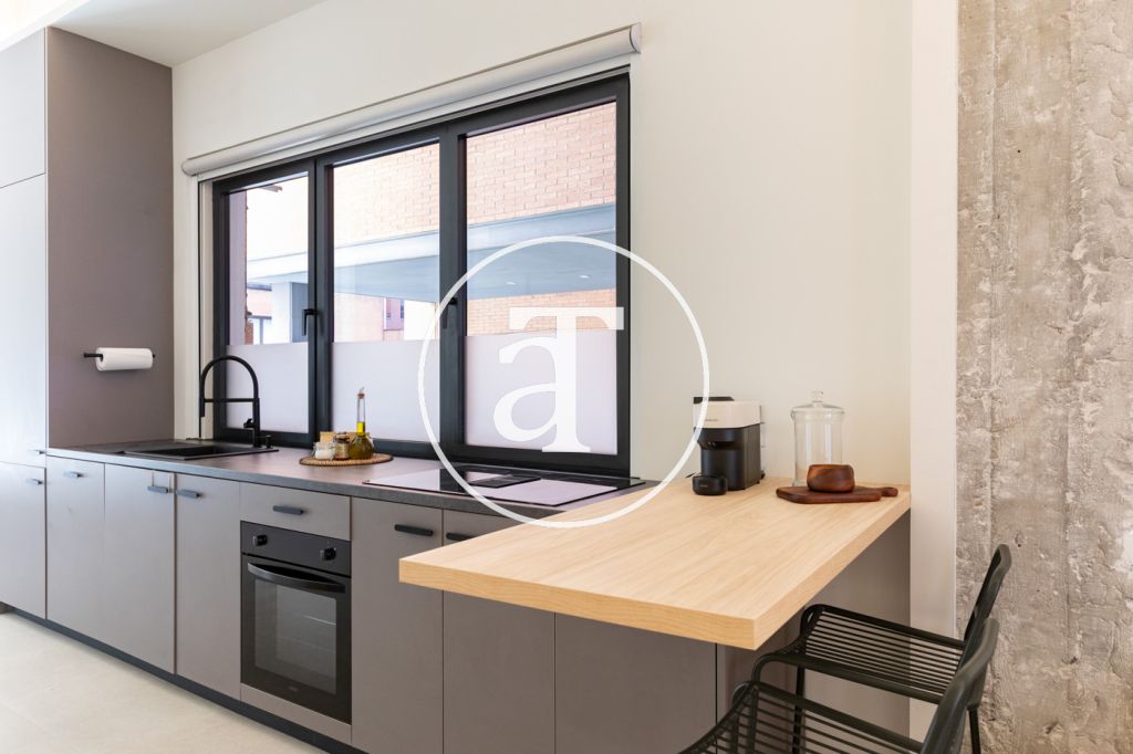 Estudio de alquiler temporal de 1 habitación y baño en Delicias 14