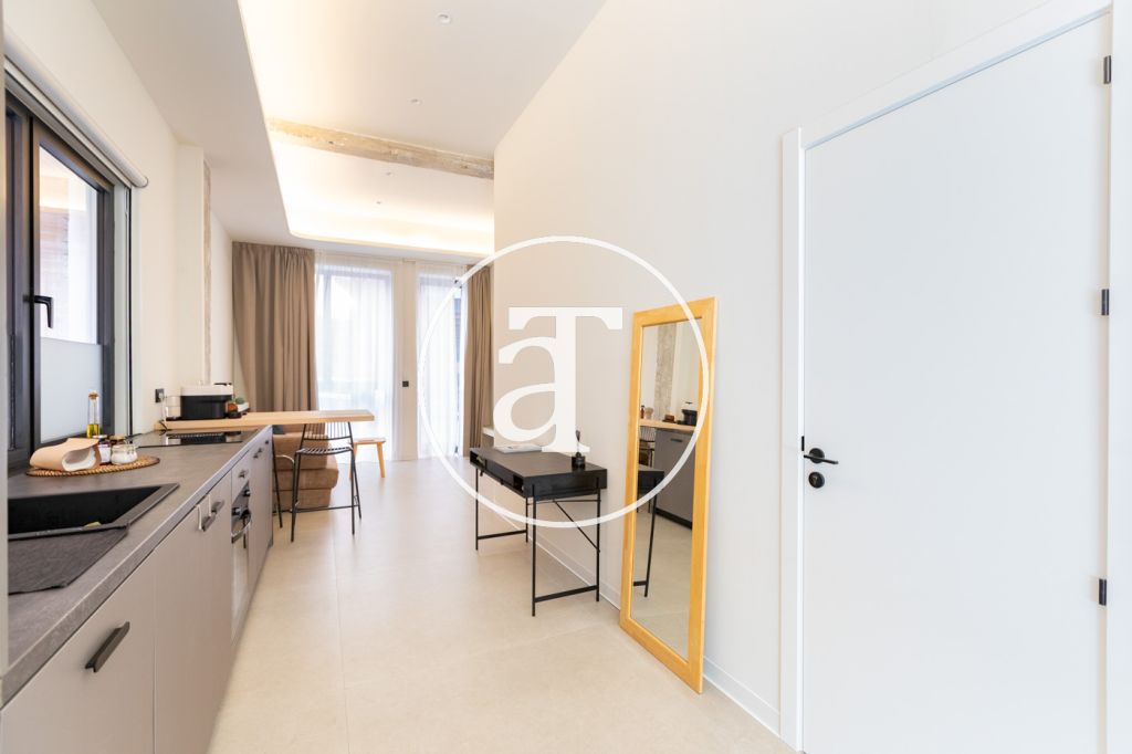 Estudio de alquiler temporal de 1 habitación y baño en Delicias 12