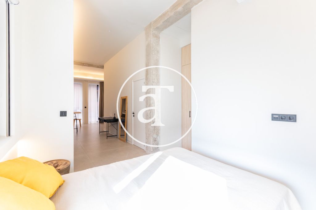 Estudio de alquiler temporal de 1 habitación y baño en Delicias 24
