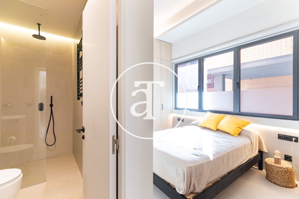 Estudio de alquiler temporal de 1 habitación y baño en Delicias 26