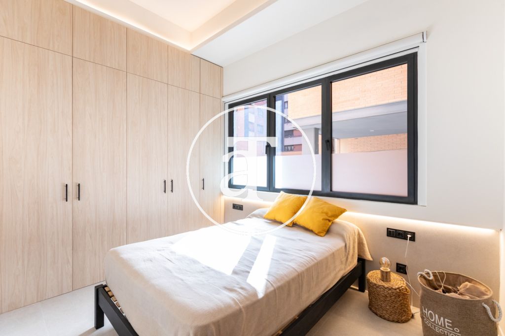 Estudio de alquiler temporal de 1 habitación y baño en Delicias 20