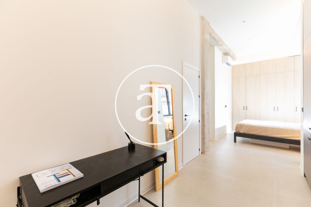 Estudio de alquiler temporal de 1 habitación y baño en Delicias 17