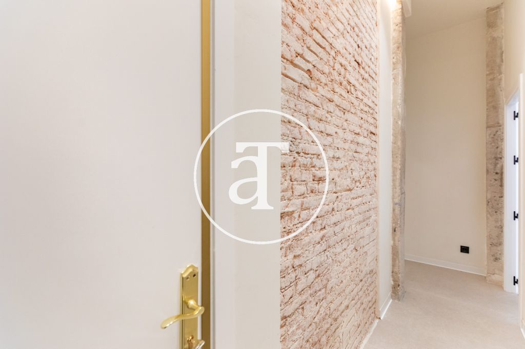 Estudio de alquiler temporal de 1 habitación y baño en Delicias 32