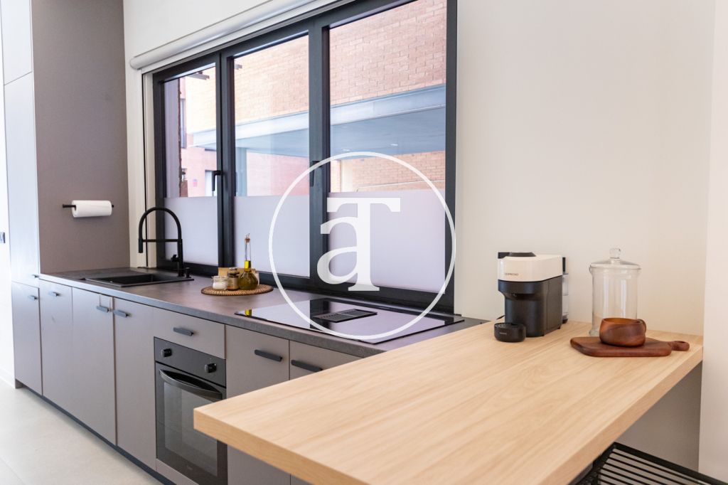 Estudio de alquiler temporal de 1 habitación y baño en Delicias 15