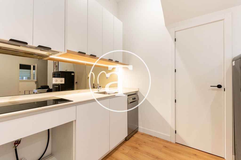 Dúplex de alquiler temporal con 2 habitaciones, 1 baño y aseo en Ciudad Lineal 15