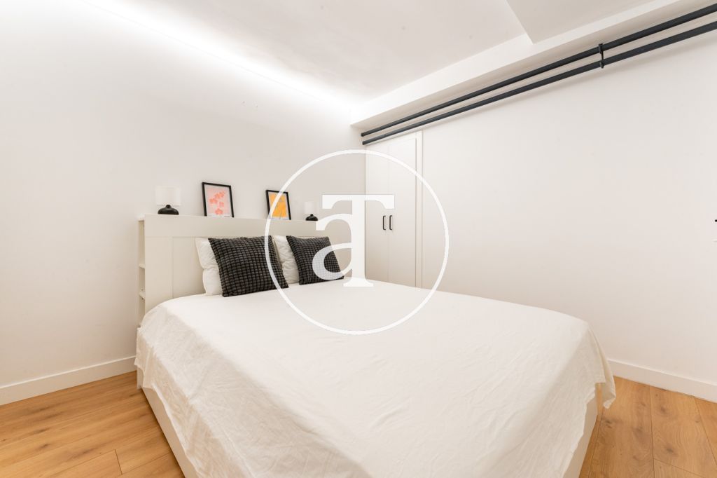 Dúplex de alquiler temporal con 2 habitaciones, 1 baño y aseo en Ciudad Lineal 24