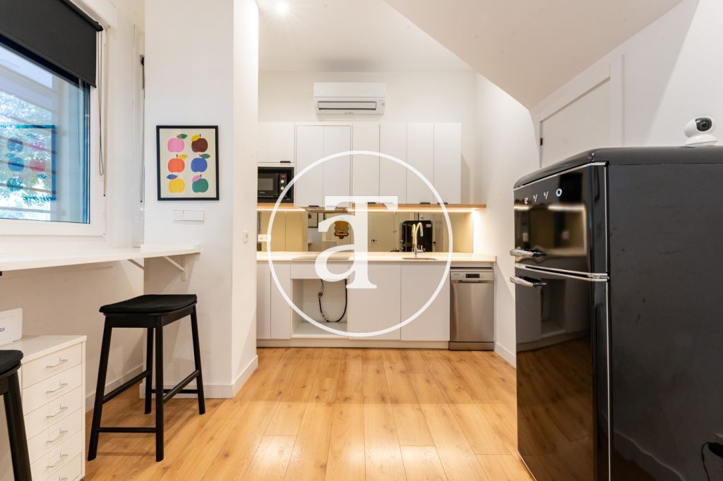 Dúplex de alquiler temporal con 2 habitaciones, 1 baño y aseo en Ciudad Lineal 6