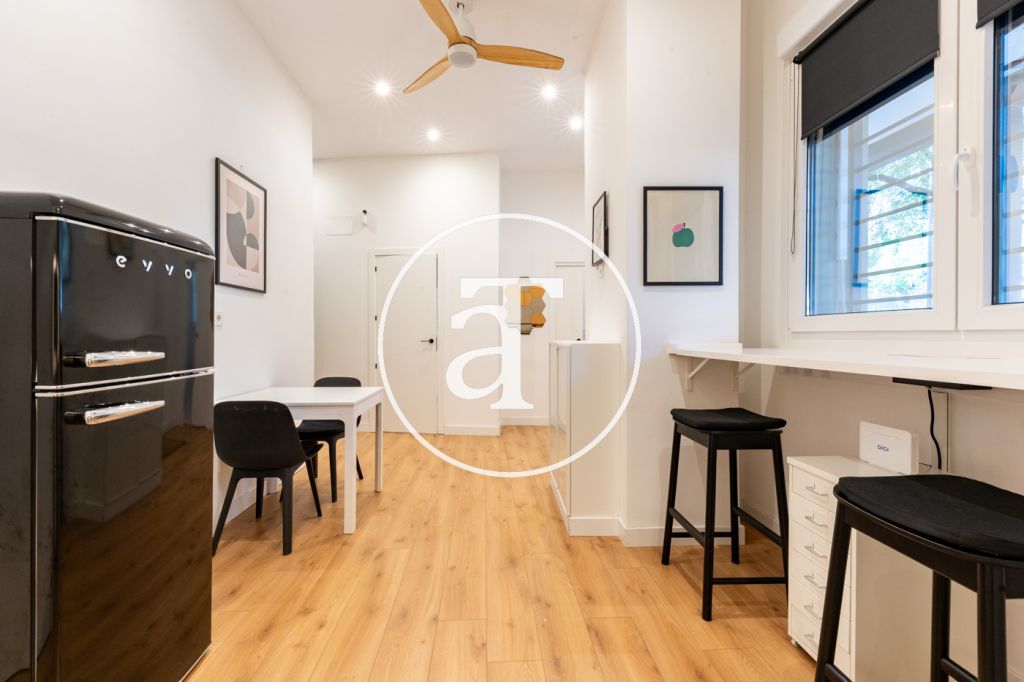 Dúplex de alquiler temporal con 2 habitaciones, 1 baño y aseo en Ciudad Lineal 11