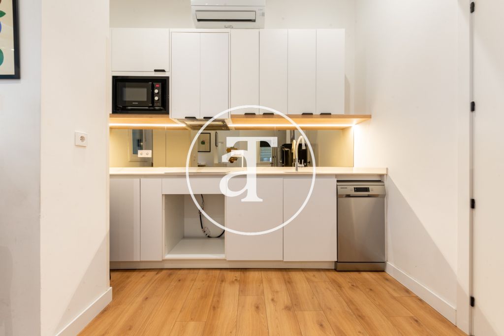 Dúplex de alquiler temporal con 2 habitaciones, 1 baño y aseo en Ciudad Lineal 14