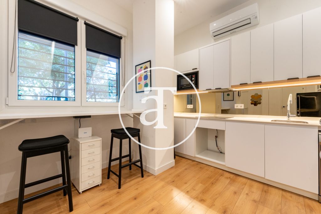Dúplex de alquiler temporal con 2 habitaciones, 1 baño y aseo en Ciudad Lineal 5