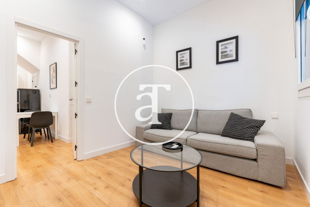 Dúplex de alquiler temporal con 2 habitaciones, 1 baño y aseo en Ciudad Lineal