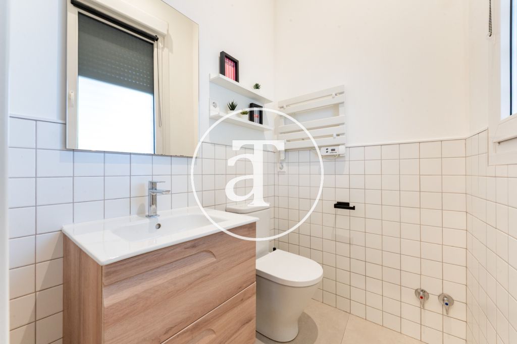 Dúplex de alquiler temporal con 2 habitaciones, 1 baño y aseo en Ciudad Lineal 18