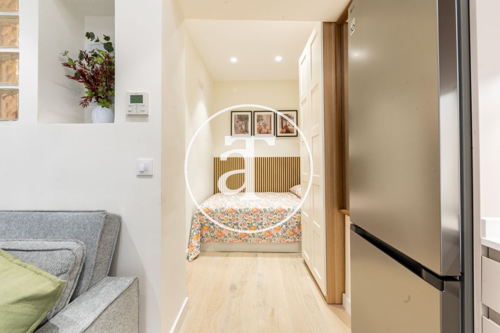 Estudio de alquiler temporal de 1 habitación y baño en Argüelles 4