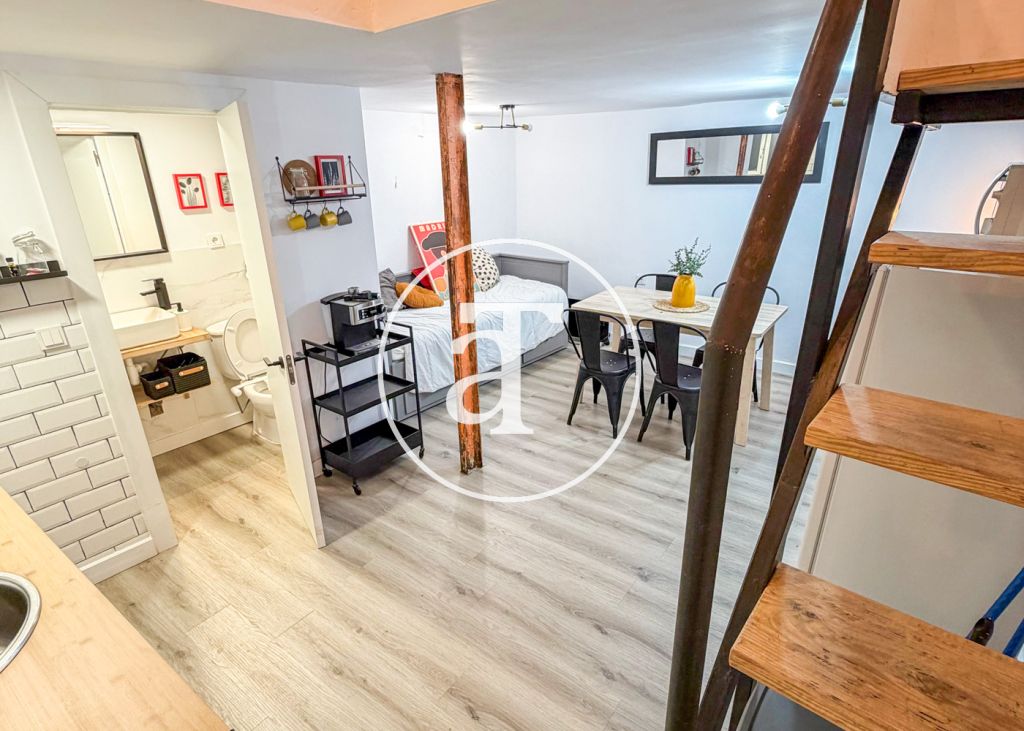 Duplex à louer temporairement, avec 1 chambre et 1 salle de bain, en centre-ville. 2