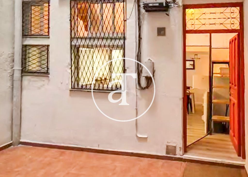 Duplex à louer temporairement, avec 1 chambre et 1 salle de bain, en centre-ville. 10