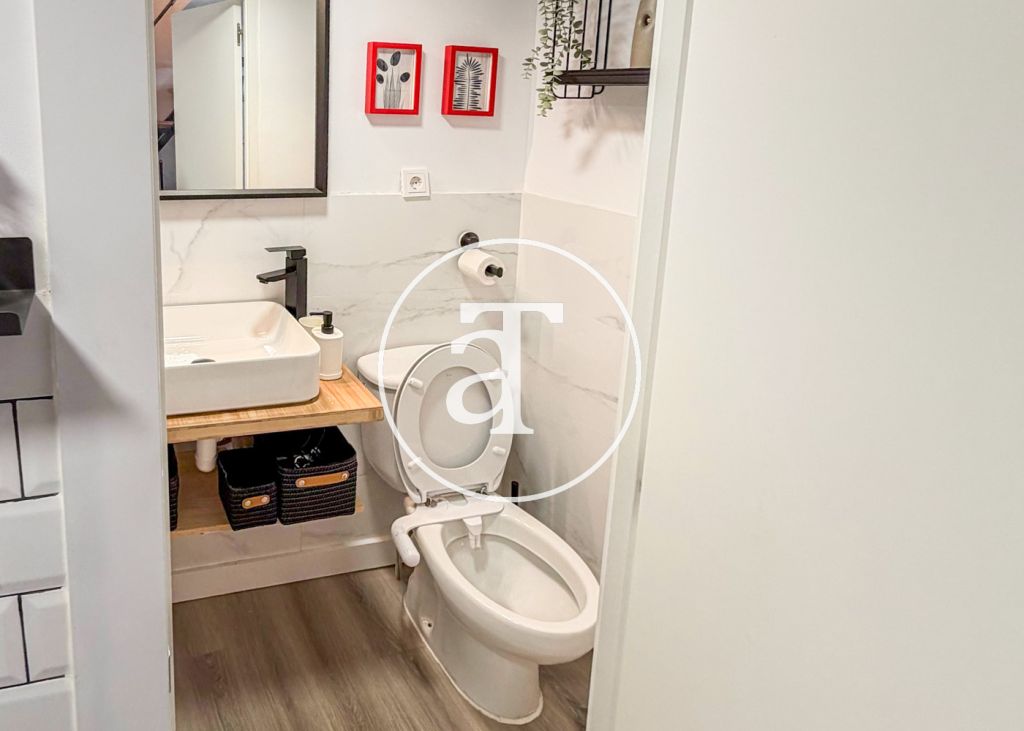 Duplex à louer temporairement, avec 1 chambre et 1 salle de bain, en centre-ville. 8