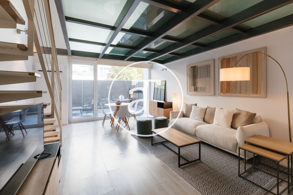 Duplex for monthly rental with 1 bedroom, bathroom and toilet with terrace in Simancas