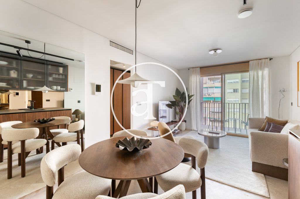 Appartement en location temporaire avec 1 chambre, salle de bains et balcon, dans un immeuble avec piscine et parking à Salamanque