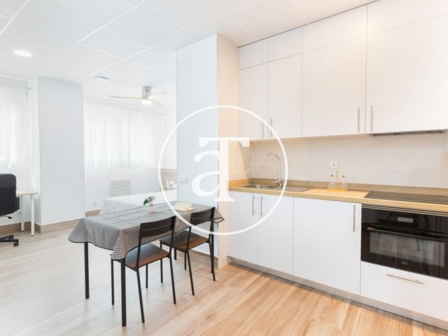 Estudio de alquiler temporal de 1 habitación y 1 baño en Carabanchel