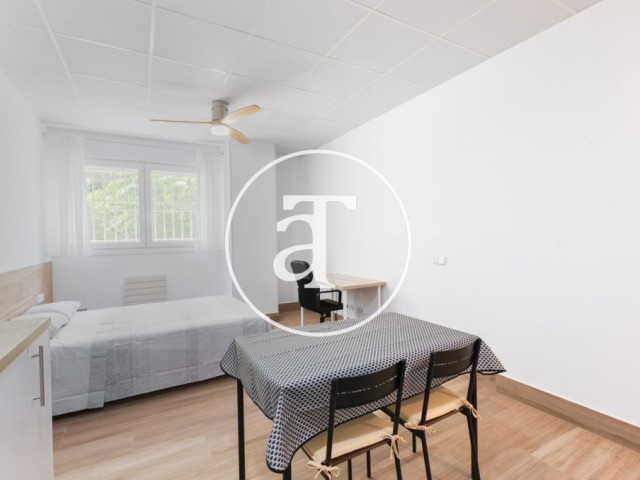 Studio 1 chambre, 1 salle de bain en location temporaire à Latina