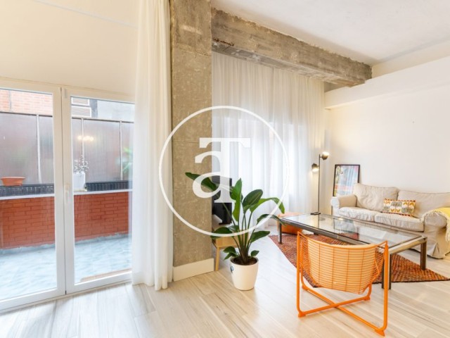 Piso de alquiler temporal de 2 habitaciones suite, patio y 2 baños en Salamanca